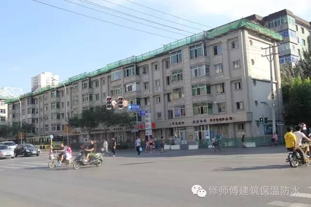 图一,正在改造的沈阳市铁西区建设西路的既有建筑